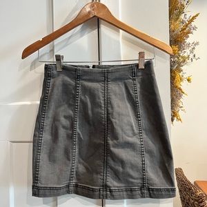 Free people fitted pleated mini pencil skirt. Light grey/ charcoal color